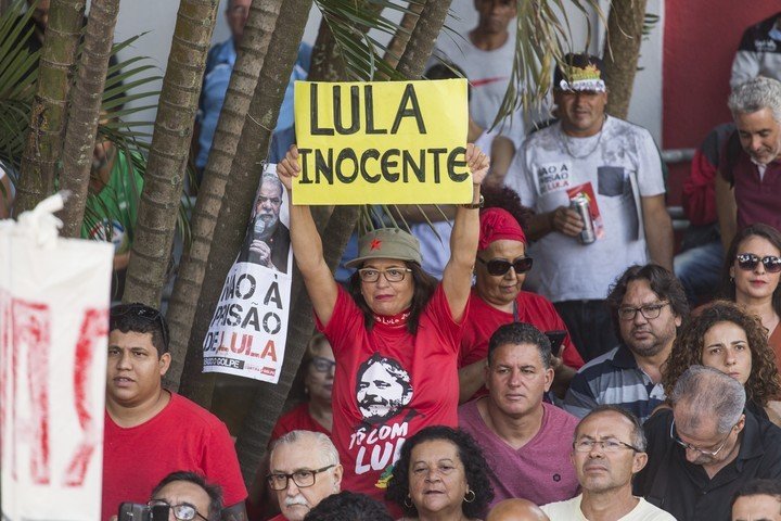 En este momento estás viendo La tristeza no es solo brasilera. Apuntes acerca de la detención de Lula, los usos de “la corrupción” y la coyuntura en Nuestra América